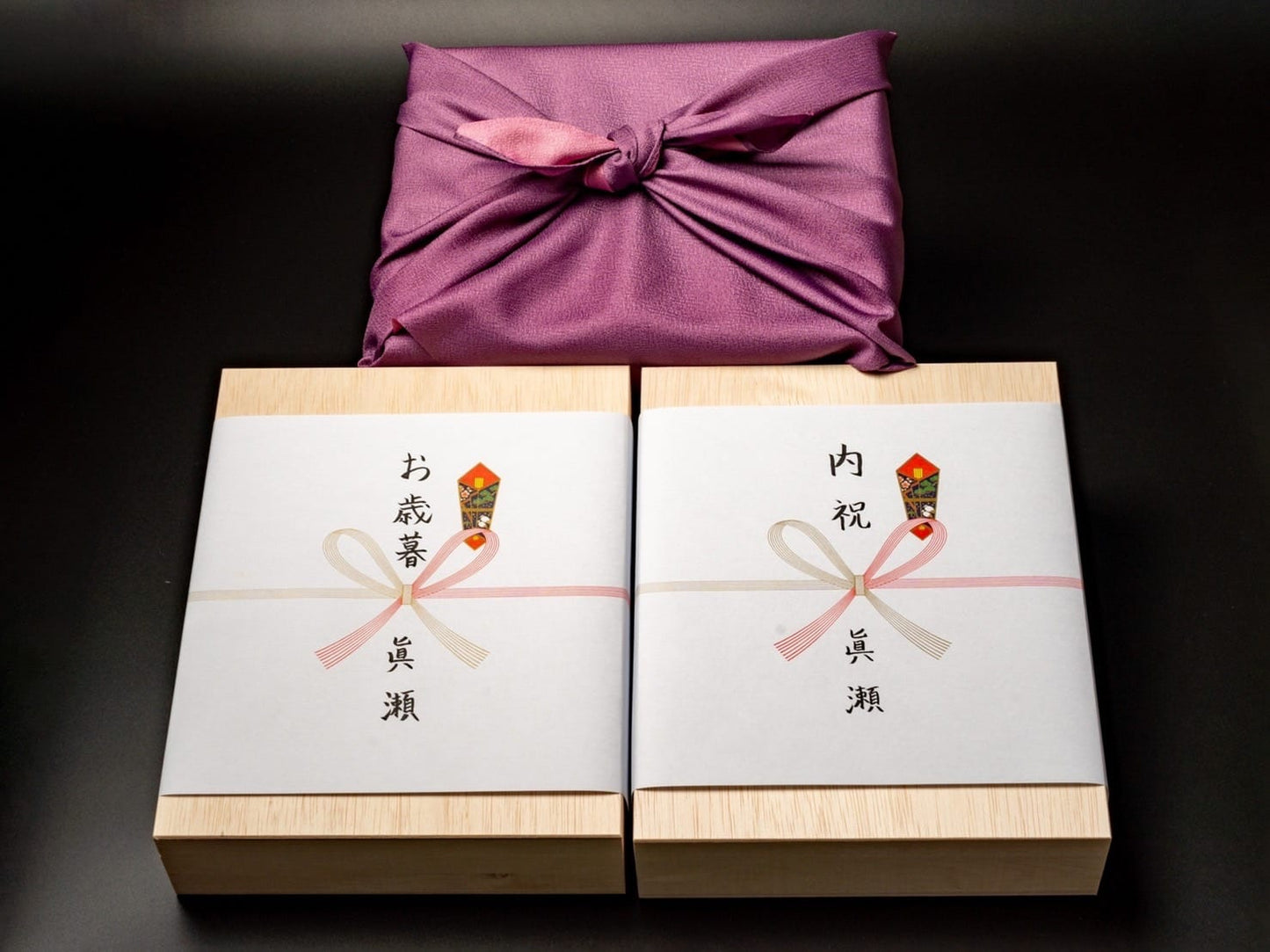 贈答品用木箱つき_厳選A5等級黒毛和牛_霜降りともも焼肉(500g)【送料無料】