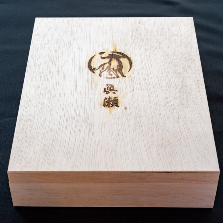 贈答品用木箱つき_厳選A5等級黒毛和牛_霜降りともも焼肉(500g)【送料無料】