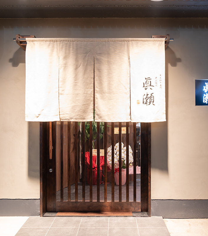 贈答品用木箱つき_厳選A5等級黒毛和牛_すき焼き・しゃぶしゃぶ(500g)【送料無料】